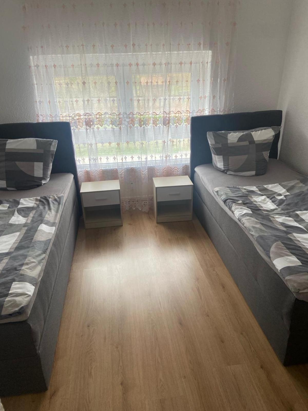 Kraichgau # 2 Ferienwohnungen In Einem Haus Mit Ebk, Wlan, Monteurzimmer, Self-Check-In Ittlingen Buitenkant foto